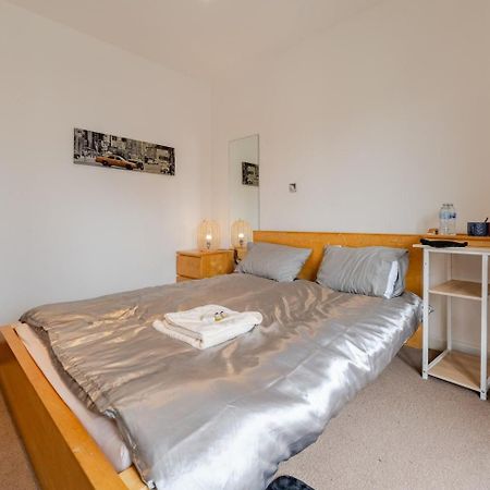 Private Room In Cardiff City Center Εξωτερικό φωτογραφία