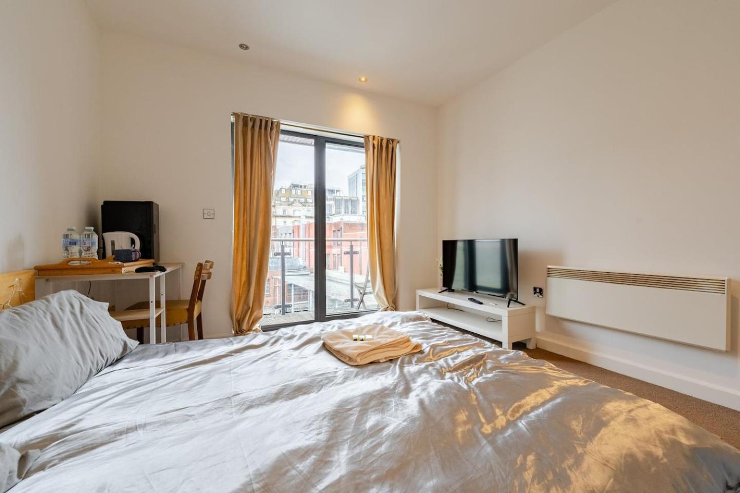 Private Room In Cardiff City Center Εξωτερικό φωτογραφία